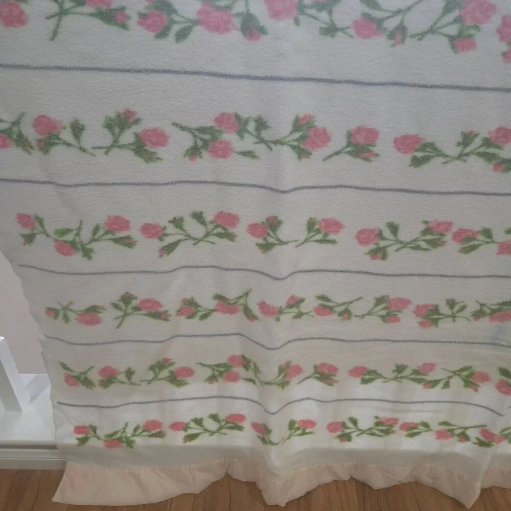 Vintage 80s White Pink Roses Floral Blanket Satin Edge Double Full Size